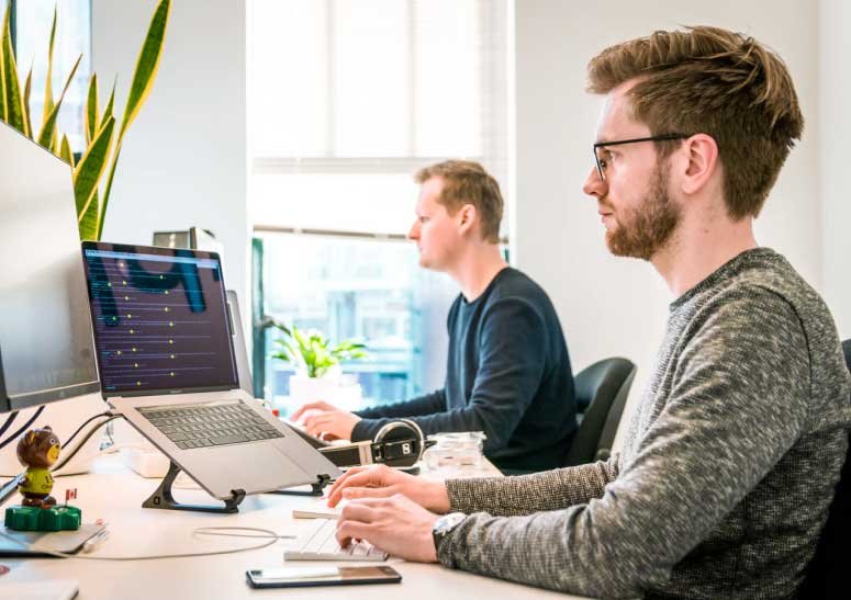 startup- business-people